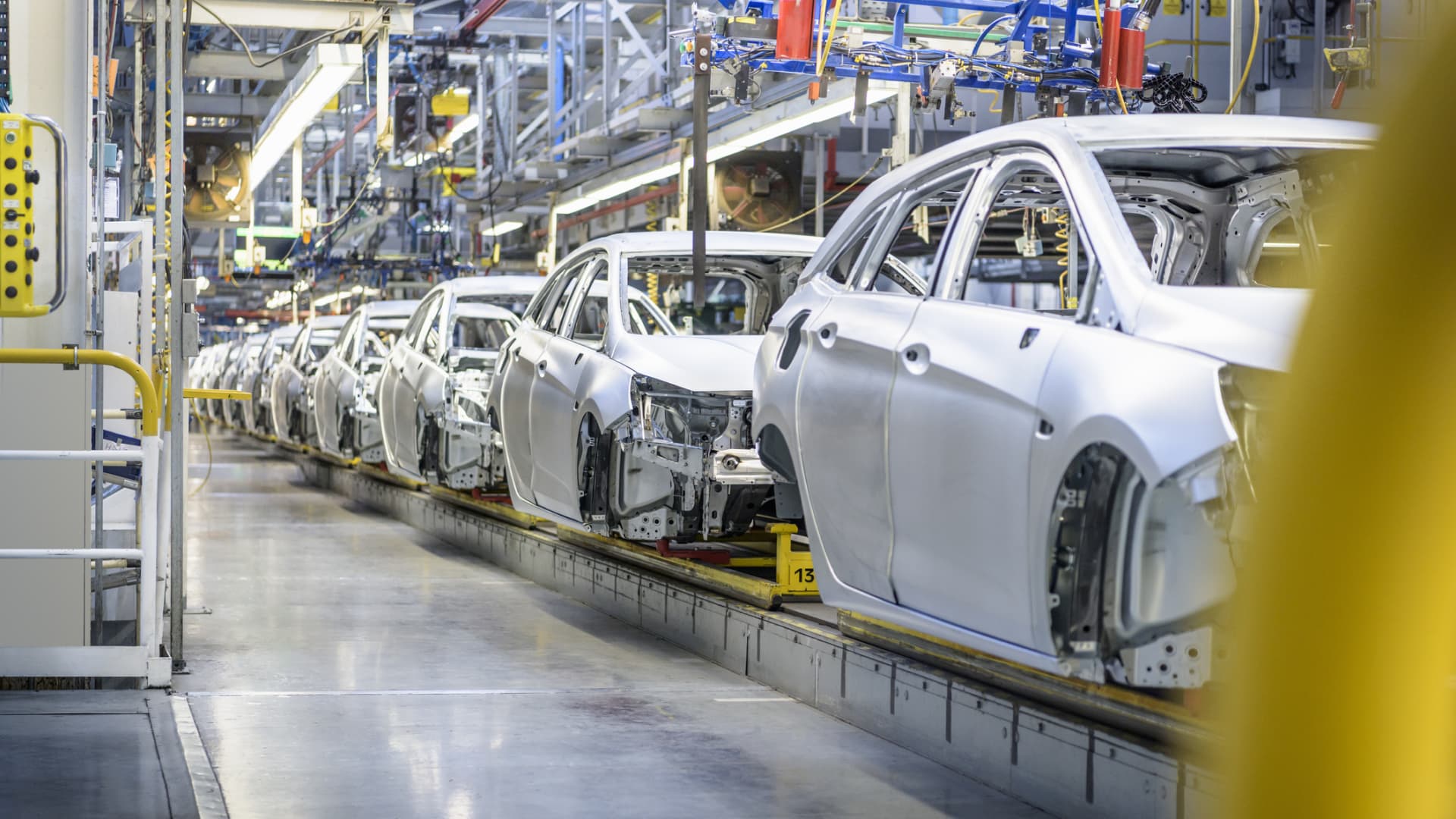 How Russia’s war is cutting global auto production