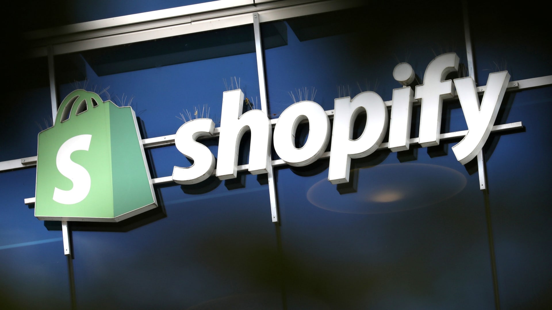 Shopify plans a 10-for-1 stock split, eyes ‘founder share’ to protect CEO’s voting power