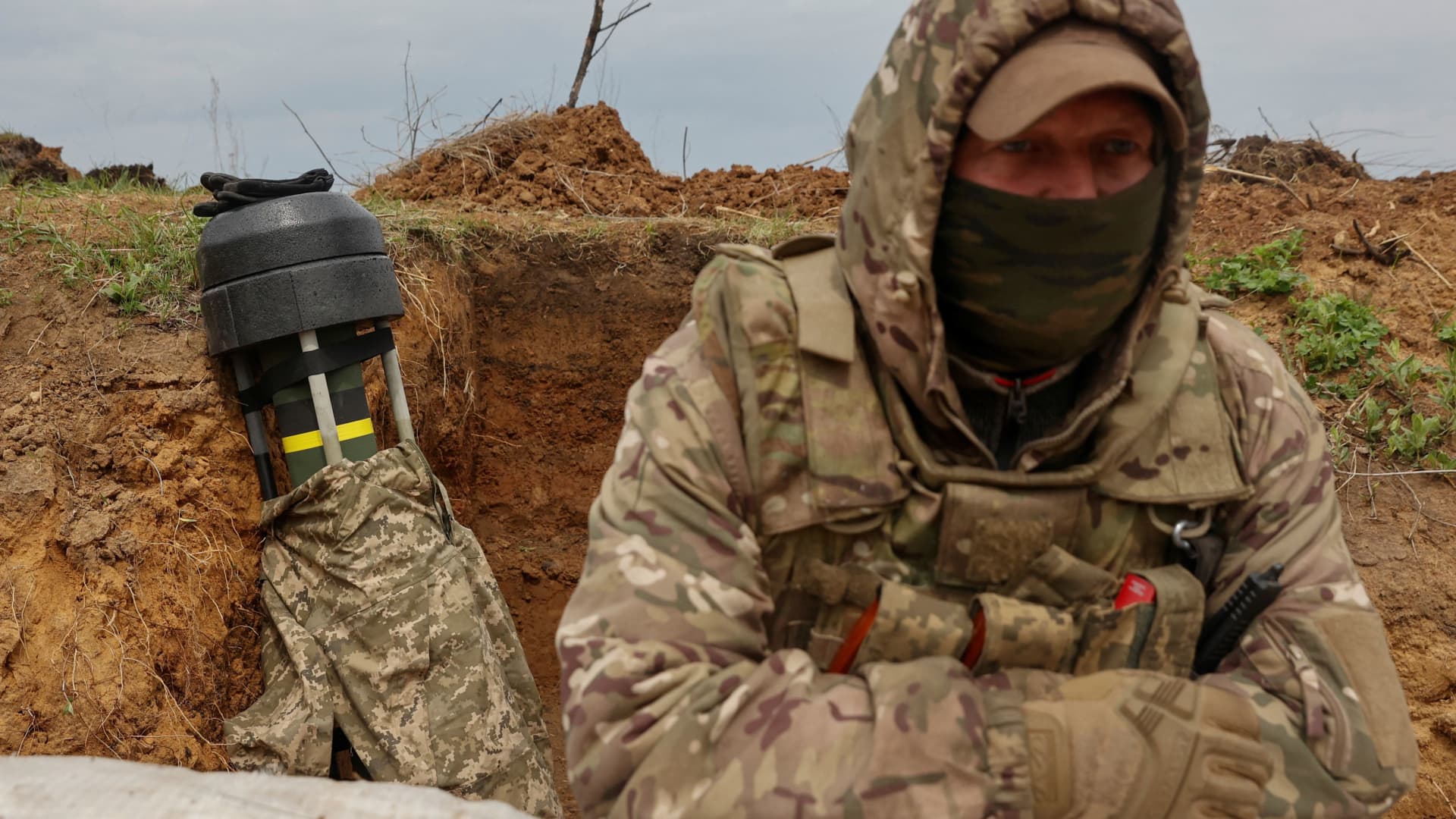 How this U.S.-made, $176,000 anti-tank weapon could change the war in Ukraine
