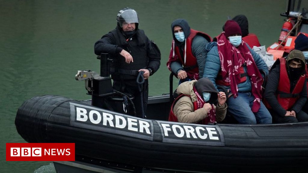 Channel migrant boats: Ministers drop plans to turn back vessels