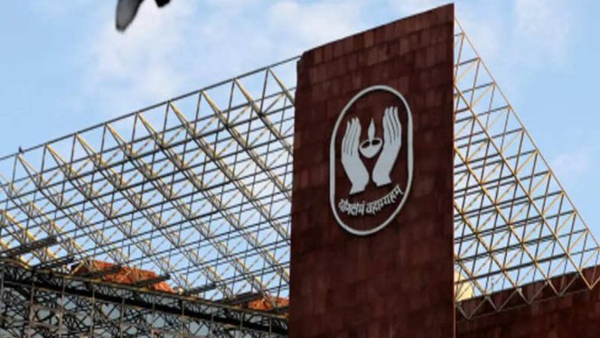 Rupee rises by 8 paise to close at 76.56 as LIC IPO raises hopes of forex inflows