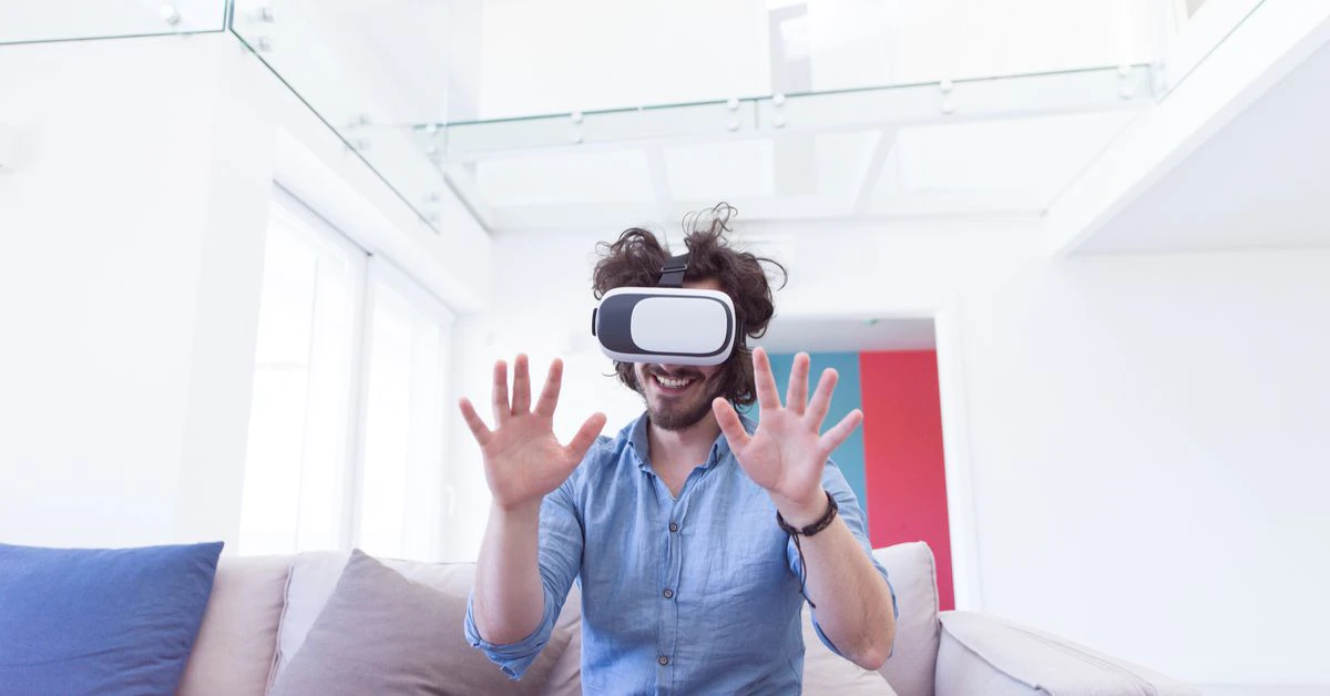 Goldman Says Apple, Meta Lead in Developing Metaverse Technology