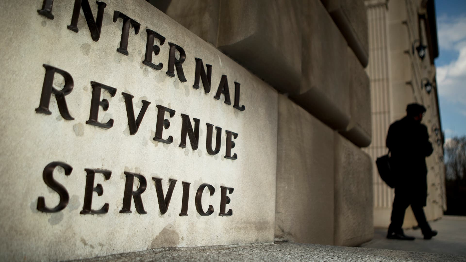 Super wealthy IRS tax audits plunge over decade, government report says