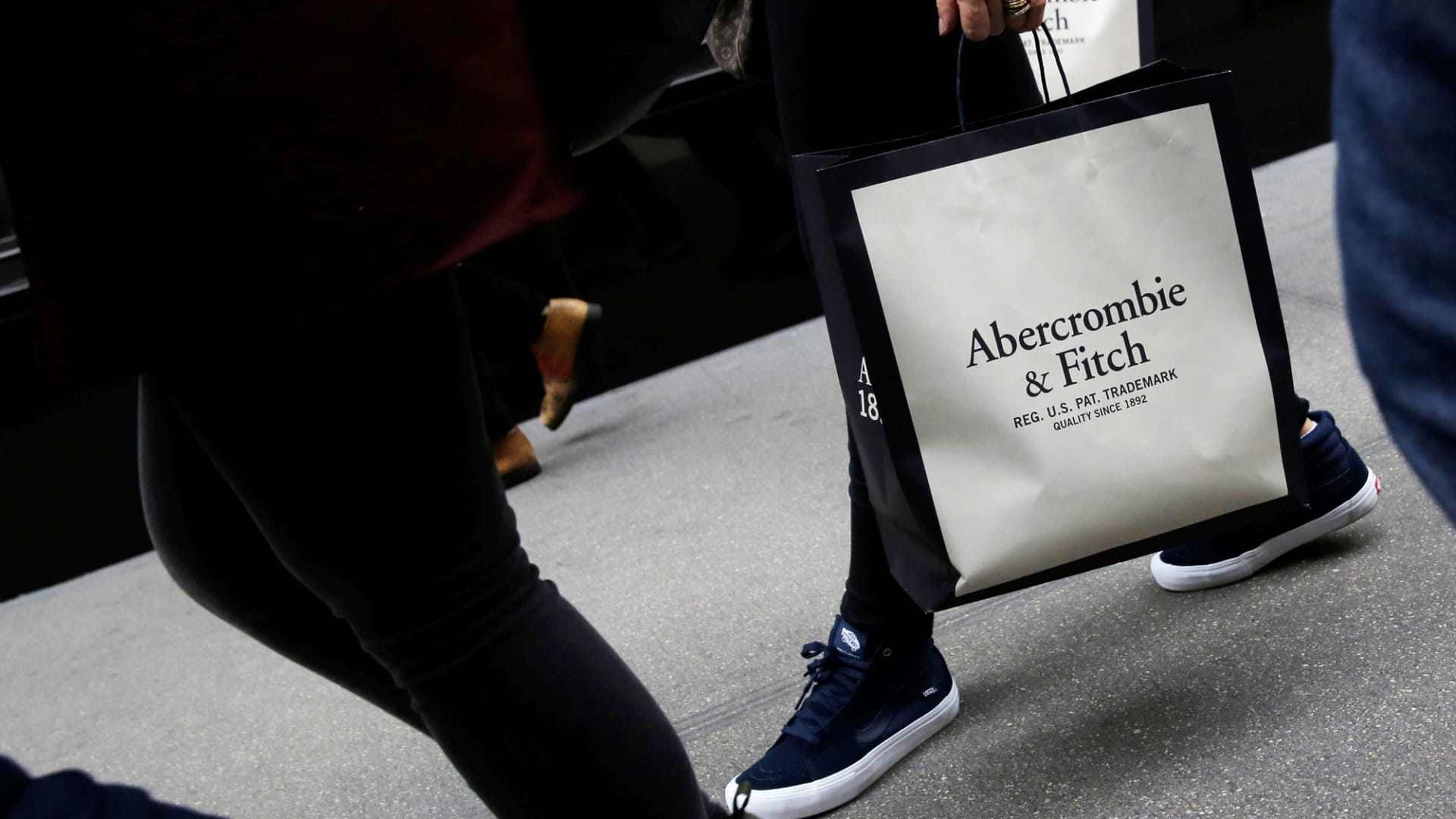 Abercrombie & Fitch (ANF) reports Q1 2022 loss