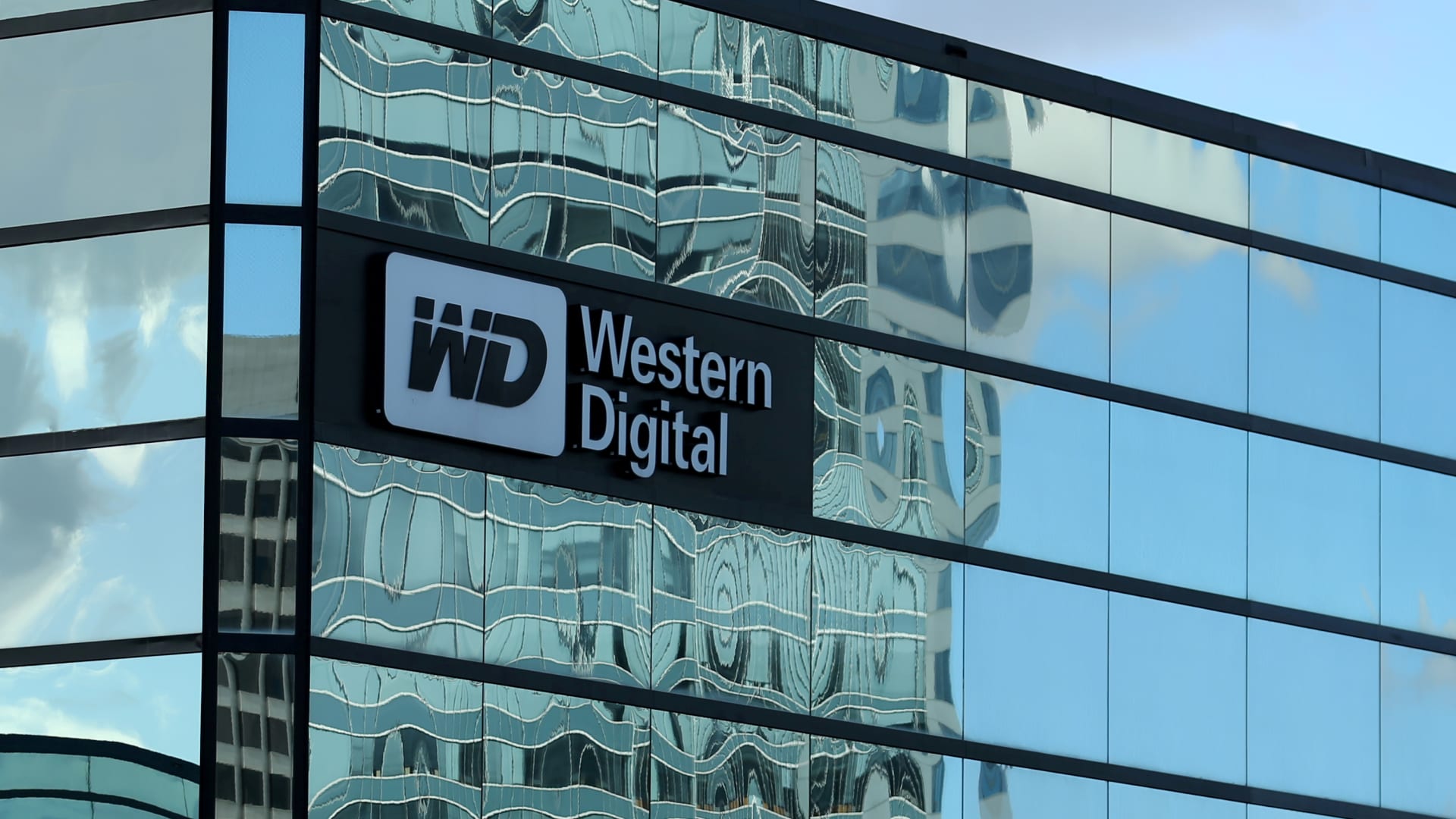 How Elliott Associates’ proposal to split two businesses at Western Digital may build value