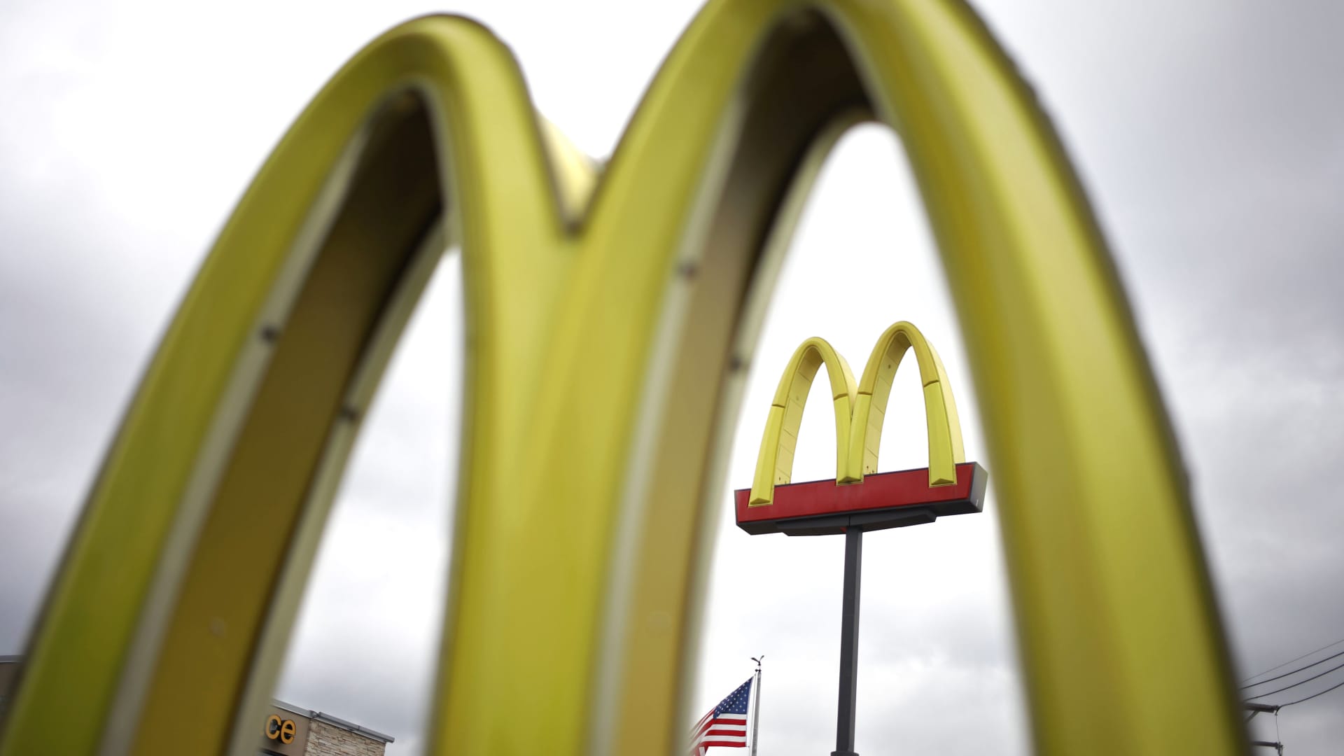 McDonald’s shareholders vote on Carl Icahn proxy fight over animal welfare