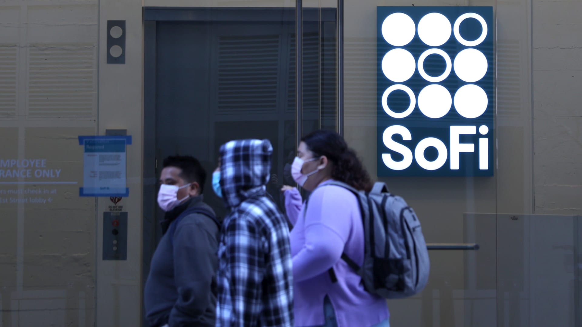 SoFi stock falls, trading halted after fintech firm accidentally releases Q1 report