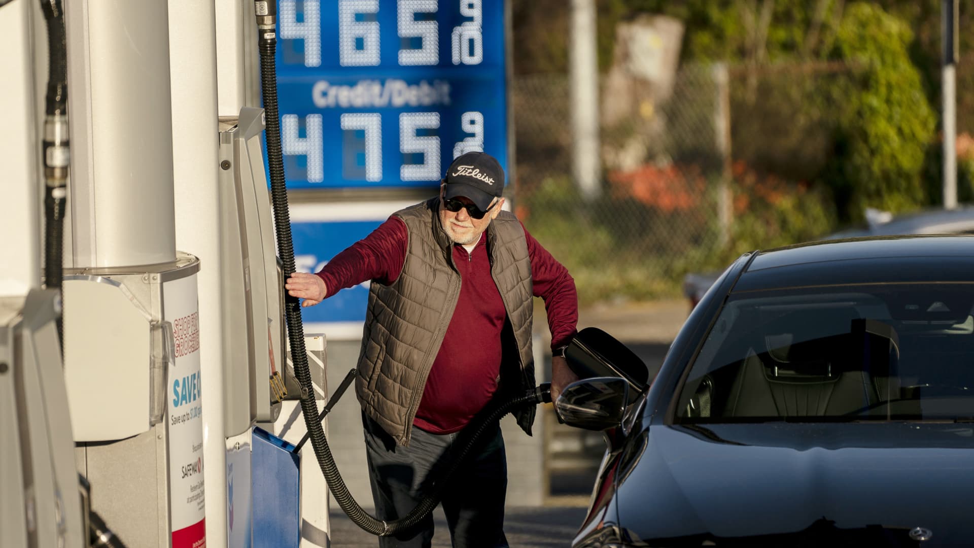 National average for gasoline hits record $4.37 a gallon