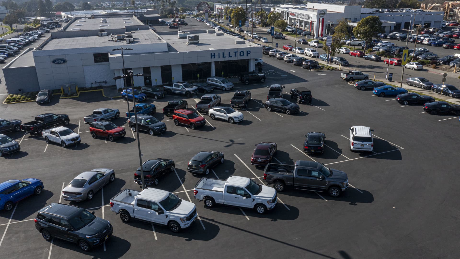Memorial Day weekend car shopping is ‘looking pretty bleak’