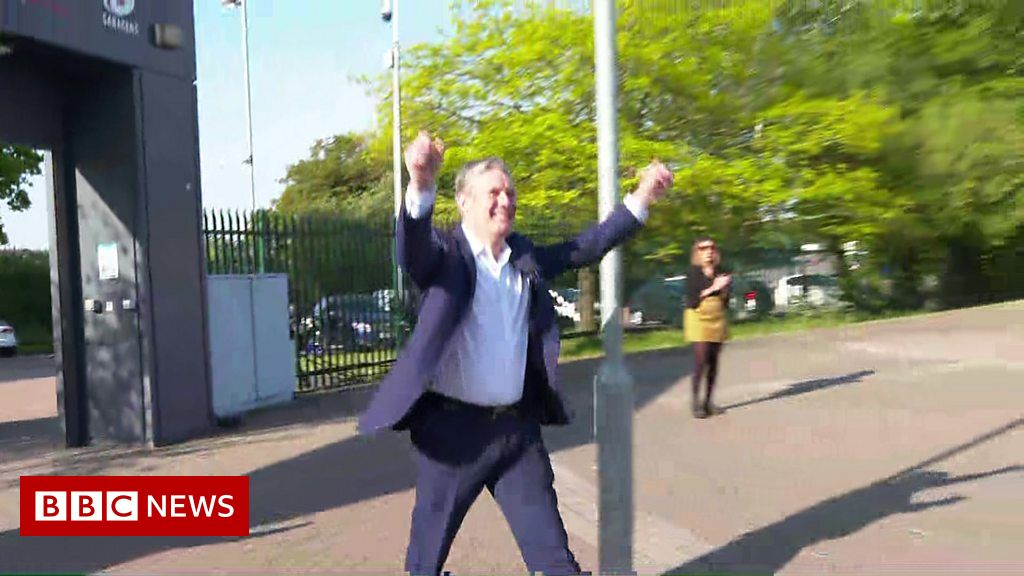 Cheers and chants – Starmer greeted in Barnet