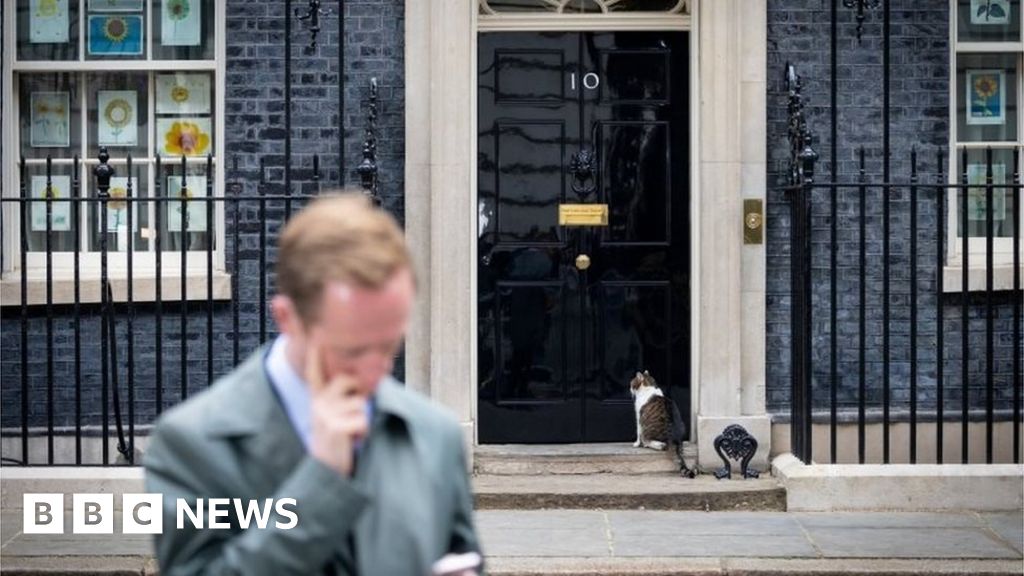 Sue Gray report: No 10 apologises for misleading journalists over Partygate