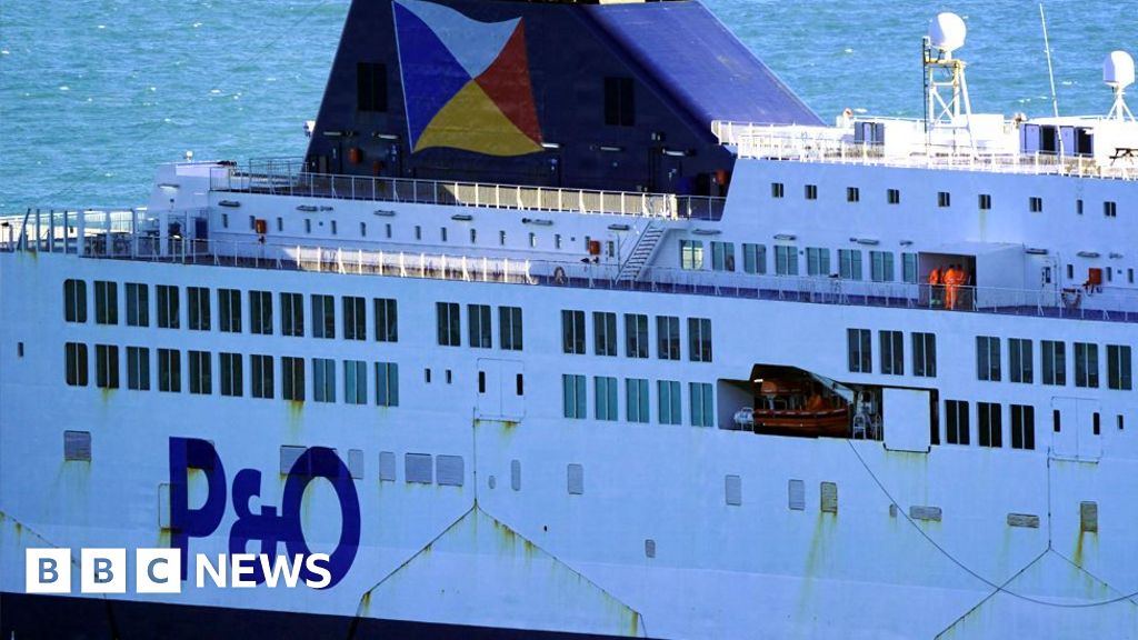 P&O: Government scraps contract over mass sackings