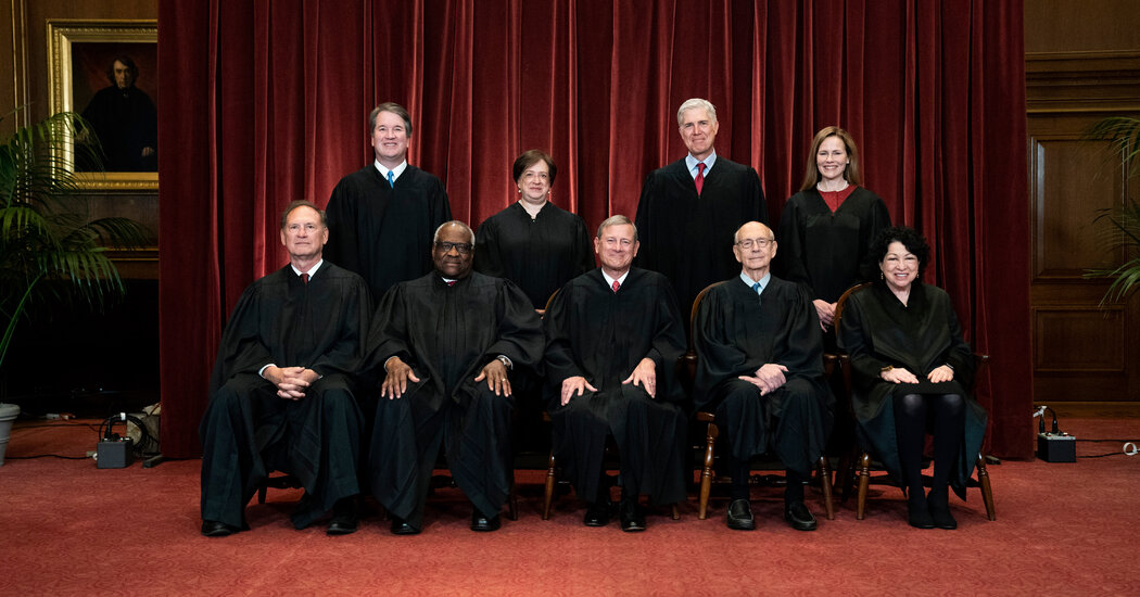 Roberts and Alito, Once Close Allies, Have Taken Divergent Paths