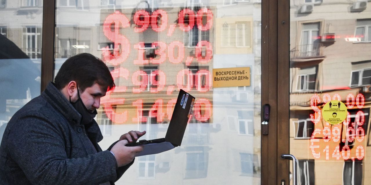 Ruble’s Rally Stumbles After Interest-Rate Cut