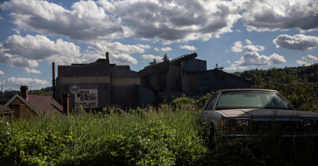Democrats Weigh a Comeback Strategy in Factory Towns