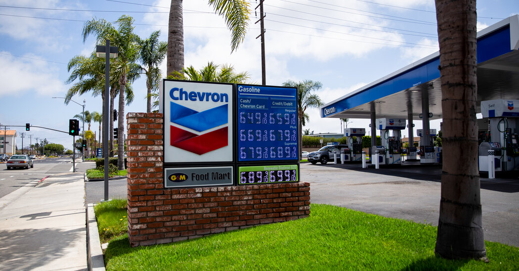 High California Gas Prices Rattle Democrats Ahead of Midterms