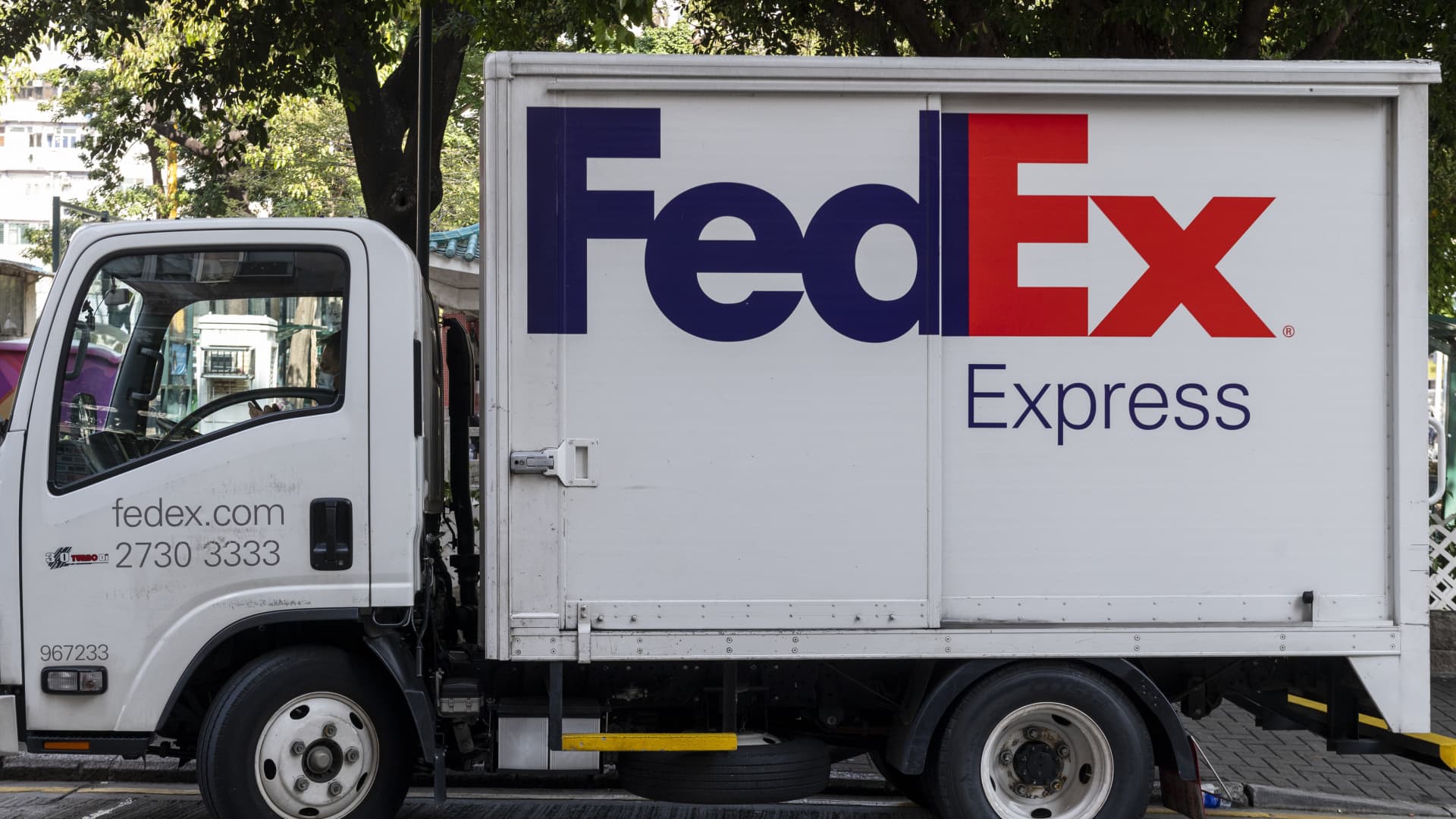 Investors could do ‘a lot worse’ than FedEx here, Jim Cramer says