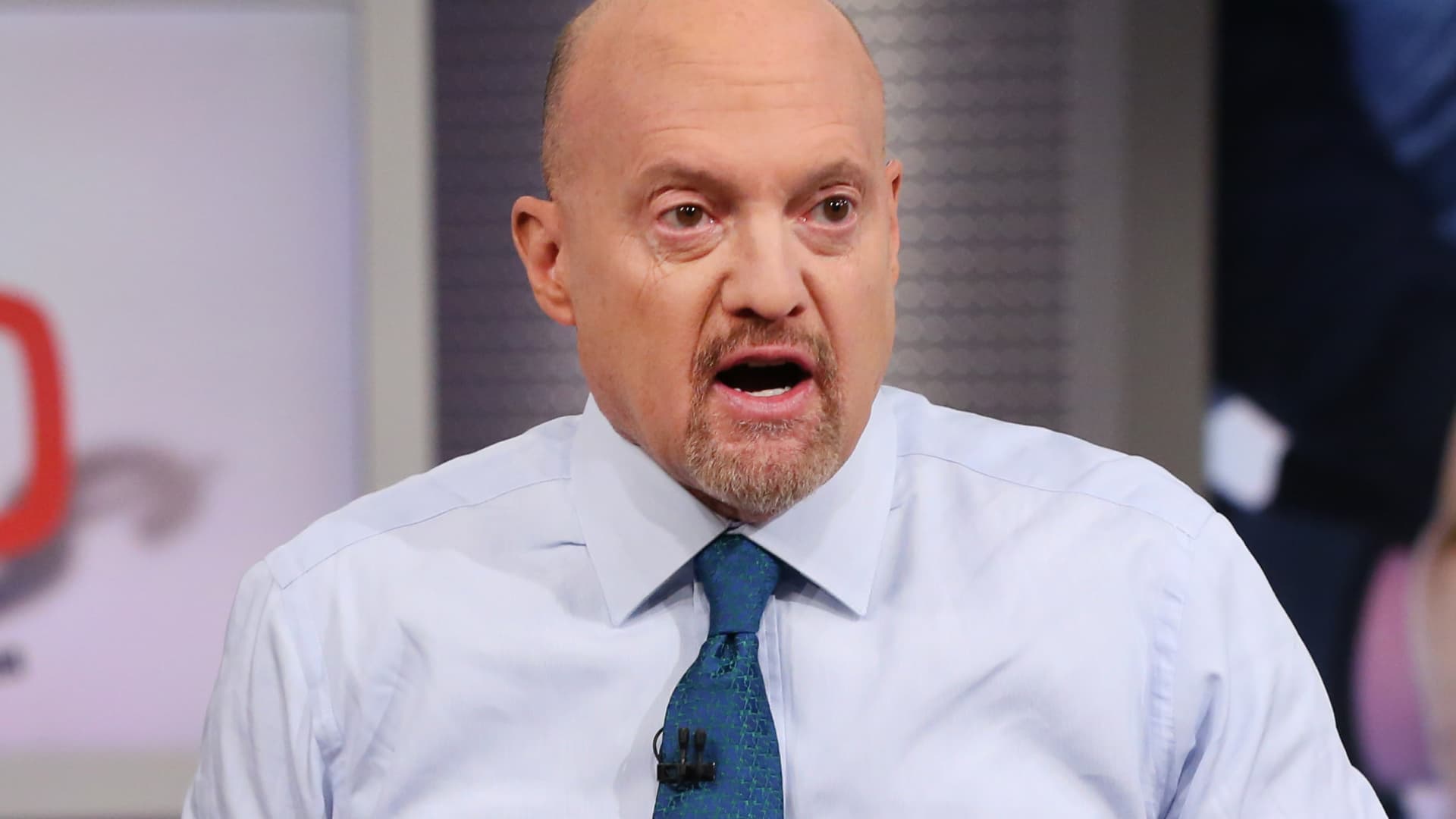 Companies ‘can’t really plan’ in muddled economic cycles, Jim Cramer warns investors