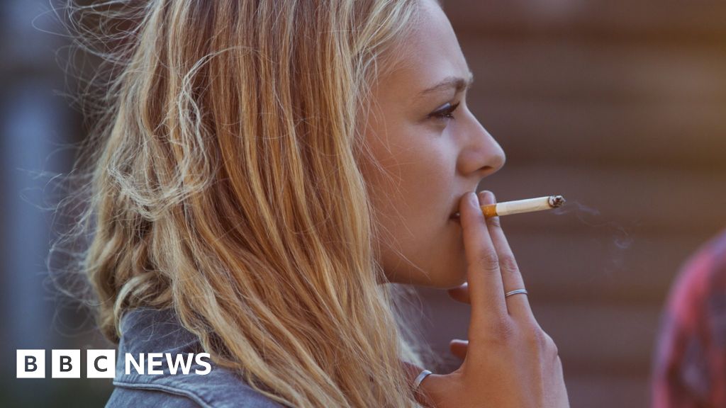 Smoking age should rise, government report to say