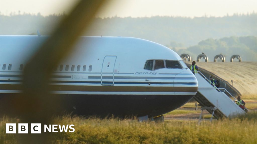 Rwanda asylum: Government plans new flight after cancellation