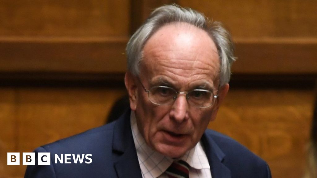 MP Peter Bone reads out abusive email to him in Commons