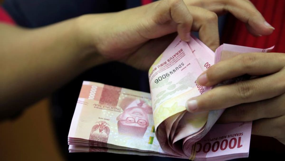 Indonesia central bank says “plenty” of FX offers after rupiah falls