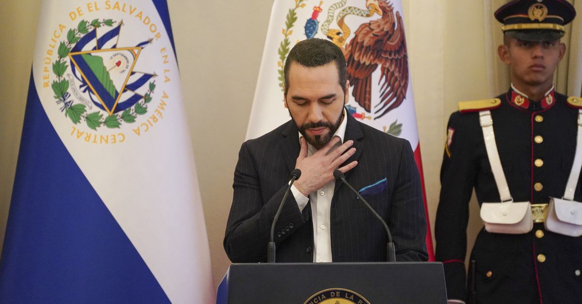 Will El Salvador Default on Its Sovereign Debt in 2023?