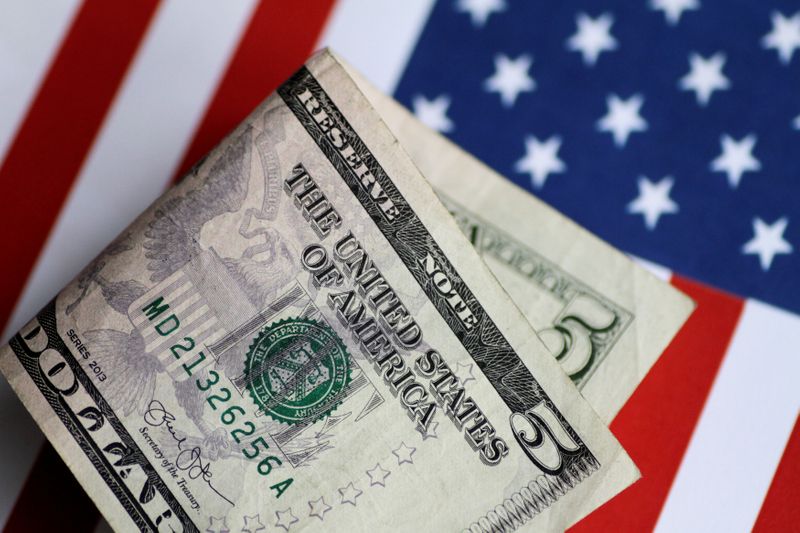 Speculators cut net long bets on U.S. dollar -CFTC, Reuters By Reuters