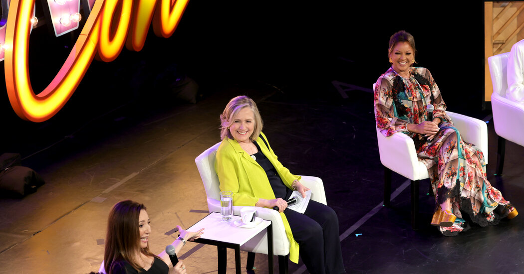 At BroadwayCon, Hillary Clinton Celebrates Women in the Theater