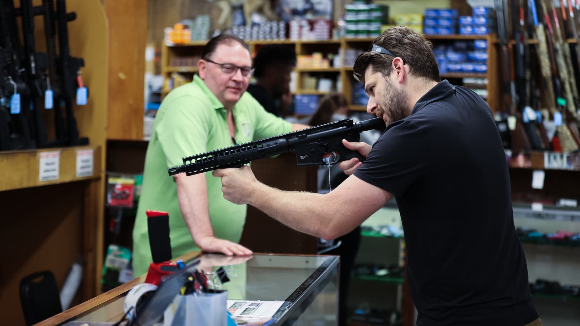 Gun-makers’ assault rifle sales top $1 billion since 2012: House panel