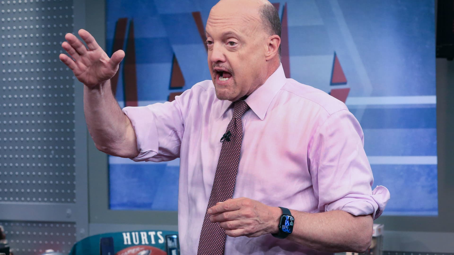 Charts suggest investors should buy these 3 stocks into weakness, Jim Cramer says