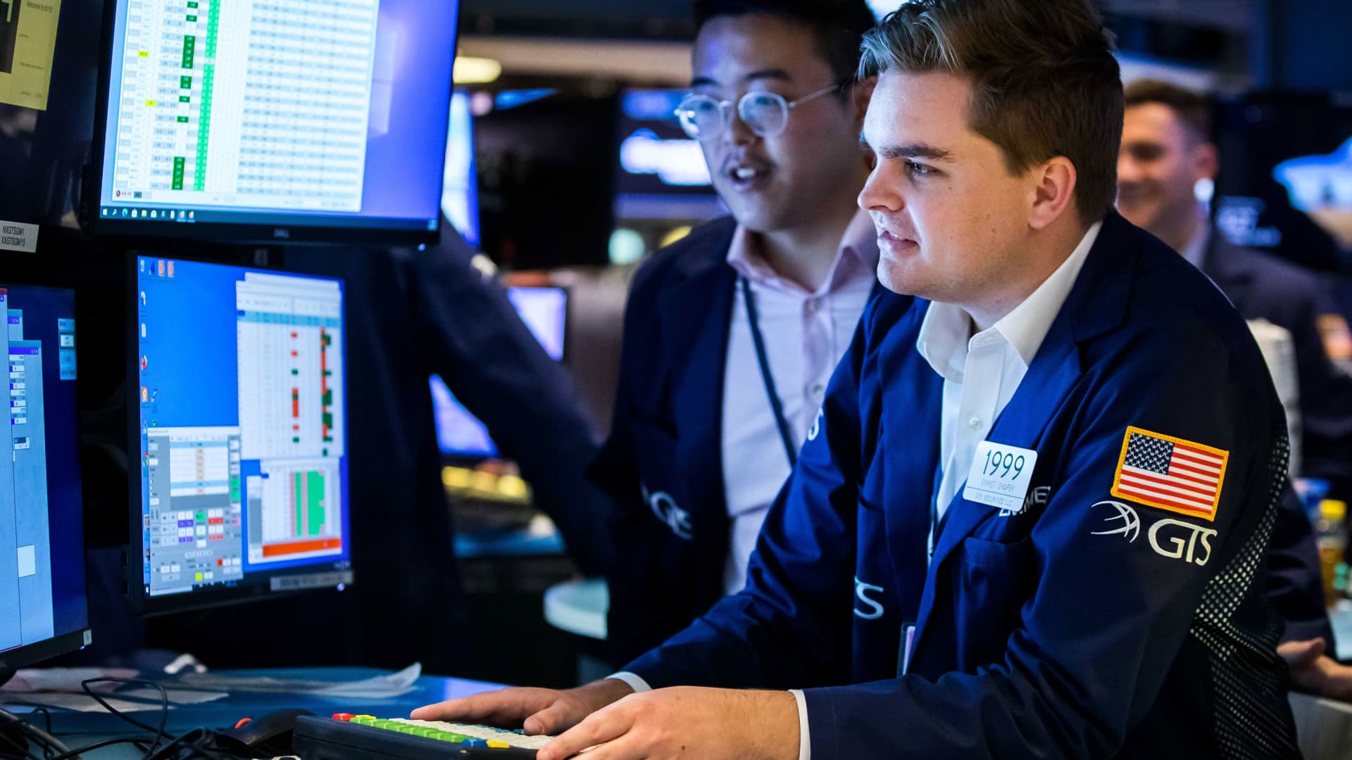 Stock futures fall after Walmart cuts forecast, says inflation hit consumer spending