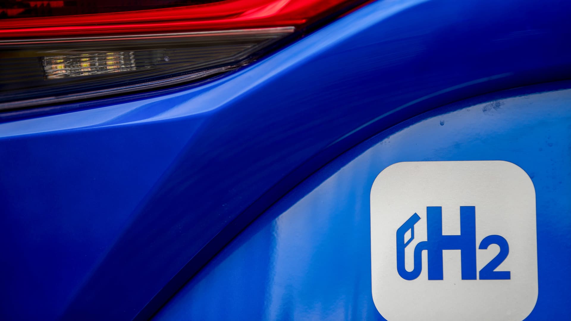 Toyota plans to develop light duty hydrogen fuel-cell trucks