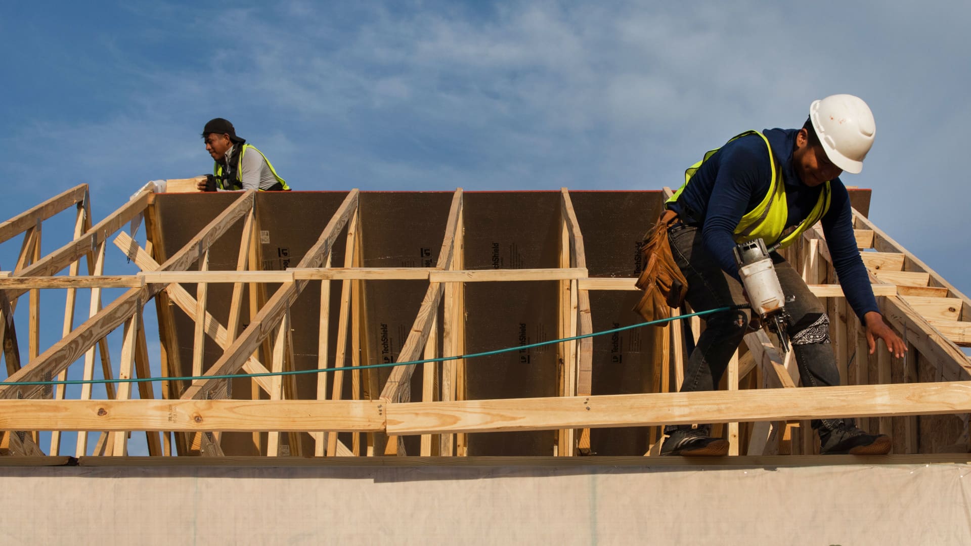 Homebuilders boost incentives as they suddenly struggle to sell homes