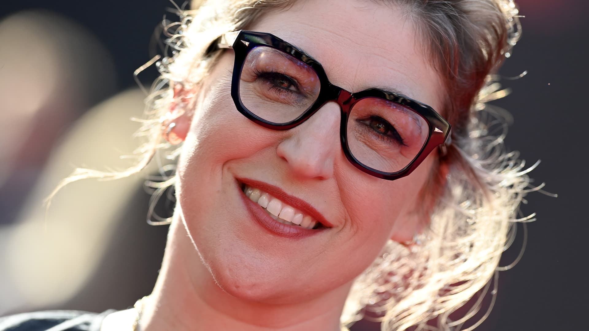 ‘Jeopardy!’ locks in hosting deals for Mayim Bialik and Ken Jennings