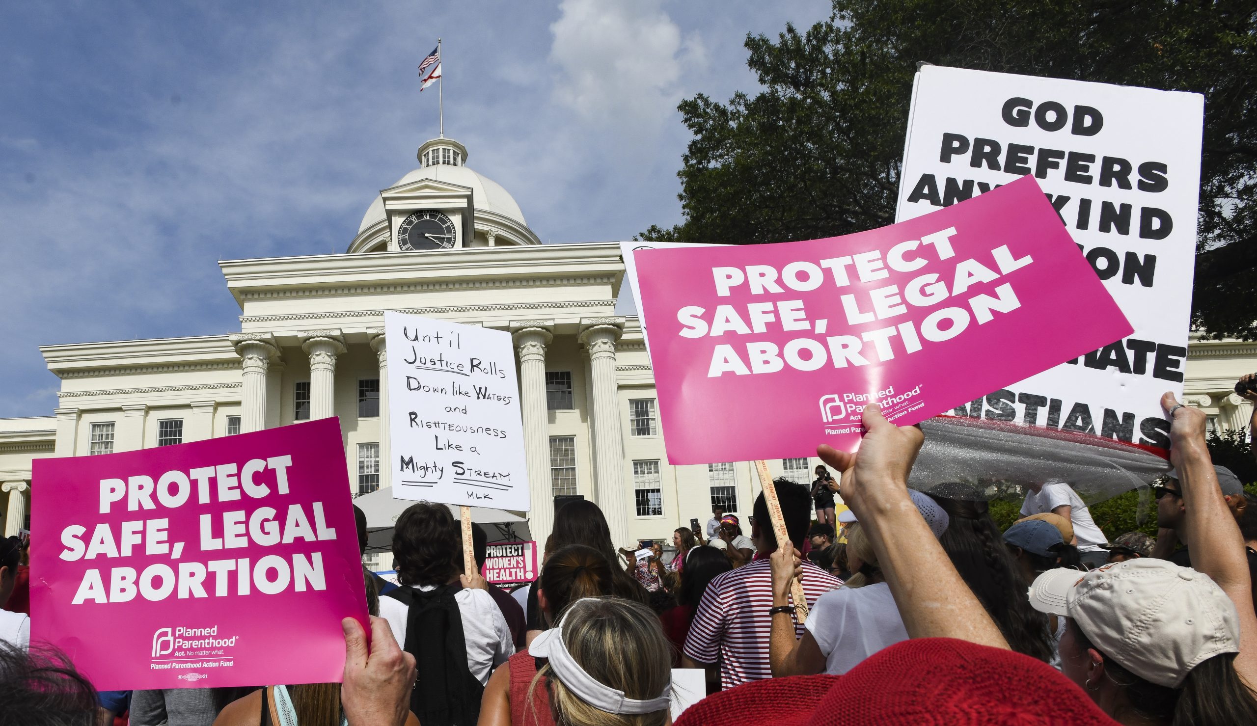 Blue-city prosecutors in red states vow not to press charges over abortions