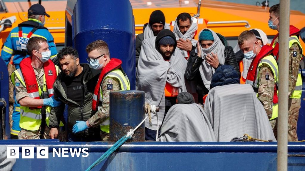 Tory leadership: Truss and Sunak vow to toughen migration controls