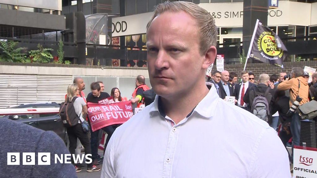 Rail strikes: Shadow transport minister backs workers from picket line