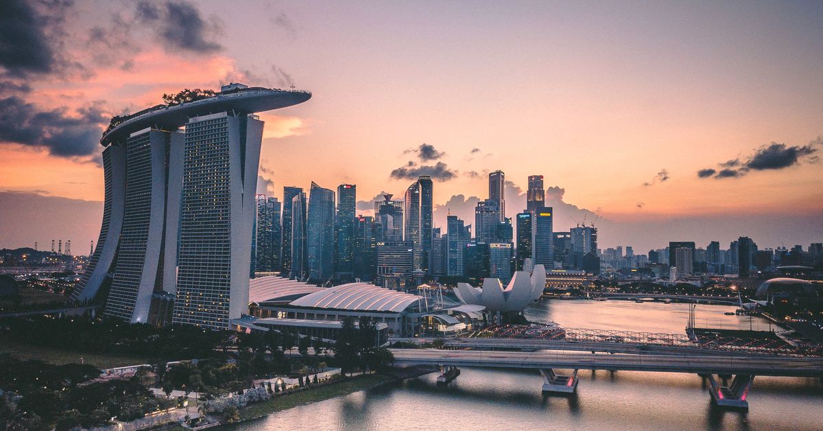 Cryptos Rise, Even as Stocks Falter; Token2049 Conference Signals Singapore’s Resurgence as a Crypto Hub