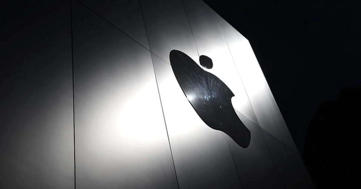 Apple Is Stifling the Metaverse, Tech Expert Says