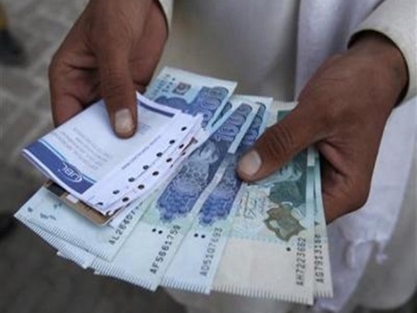 Pakistan’s central bank sends SOS to PM Sharif on country’s dwindling forex reserves