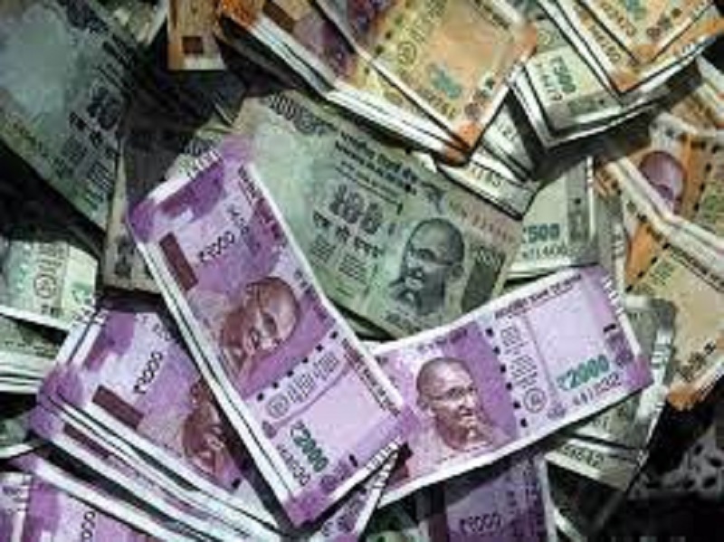 Forex Market: Indian rupee falls against US dollar