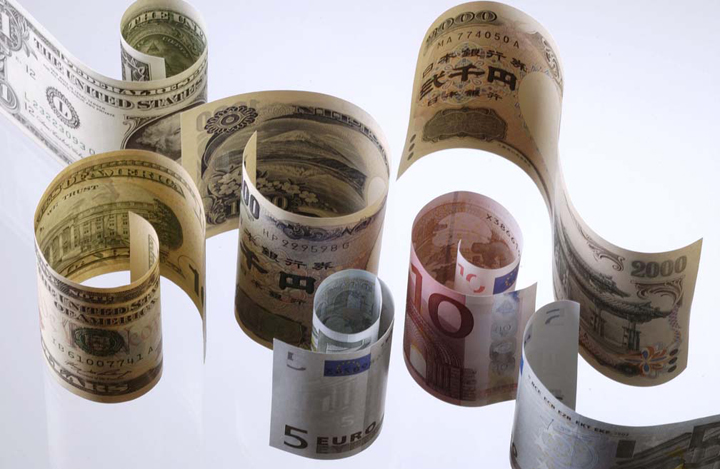 Biggest forex rout since 1997 puts Asia central banks in a dilemma