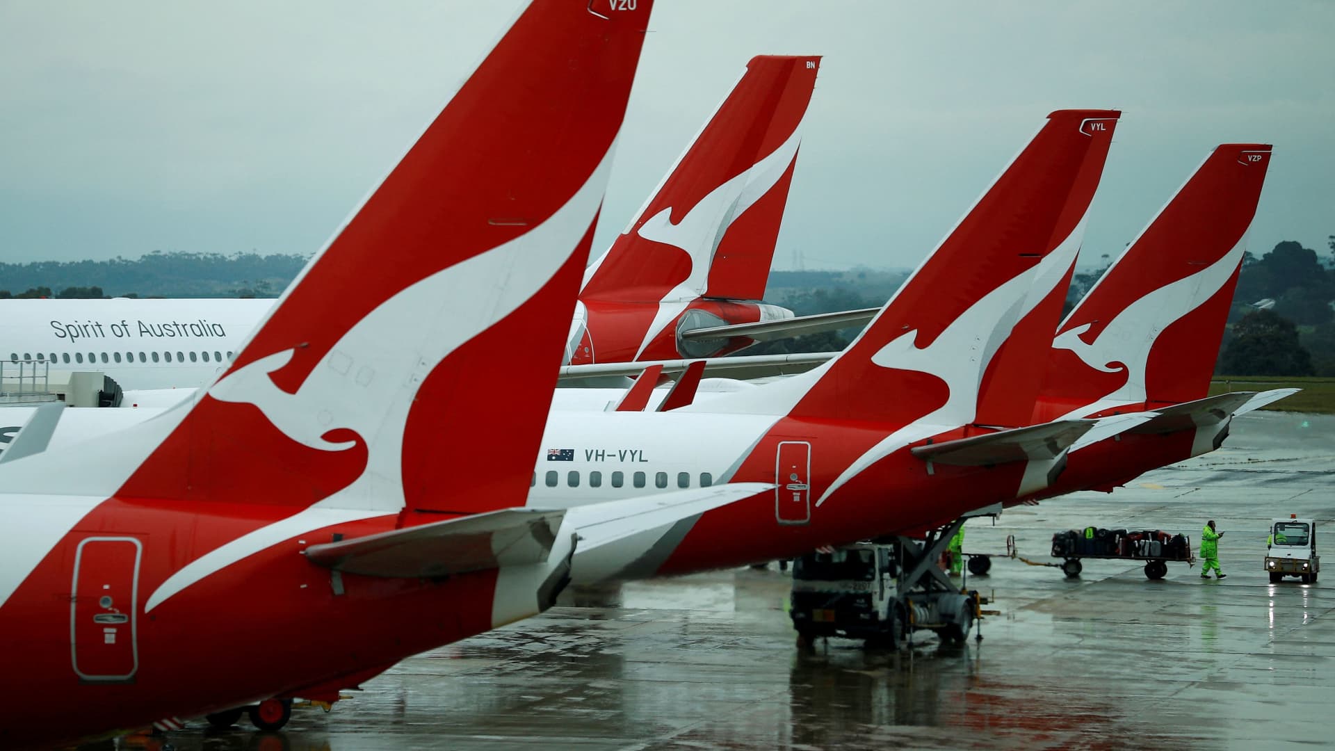 Qantas CEO blames ‘little’ government help and Covid for lagging peers