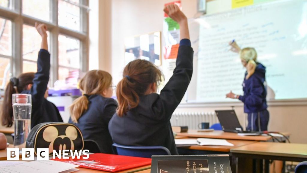 Schools in England told not to cut days over energy price rises