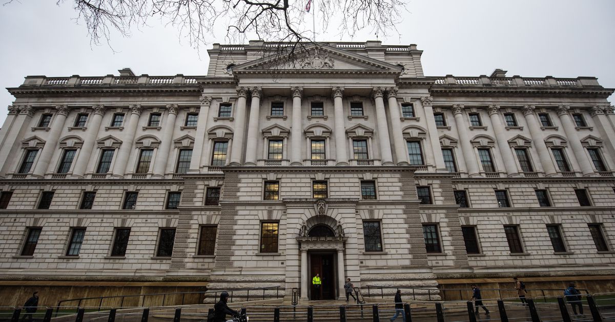 UK Crypto Investors Should Limit Holdings, Financial Regulator Says