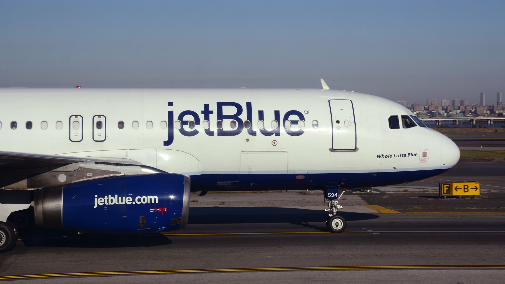 JetBlue fleet service workers seek union vote JetBlue fleet service workers seek union vote