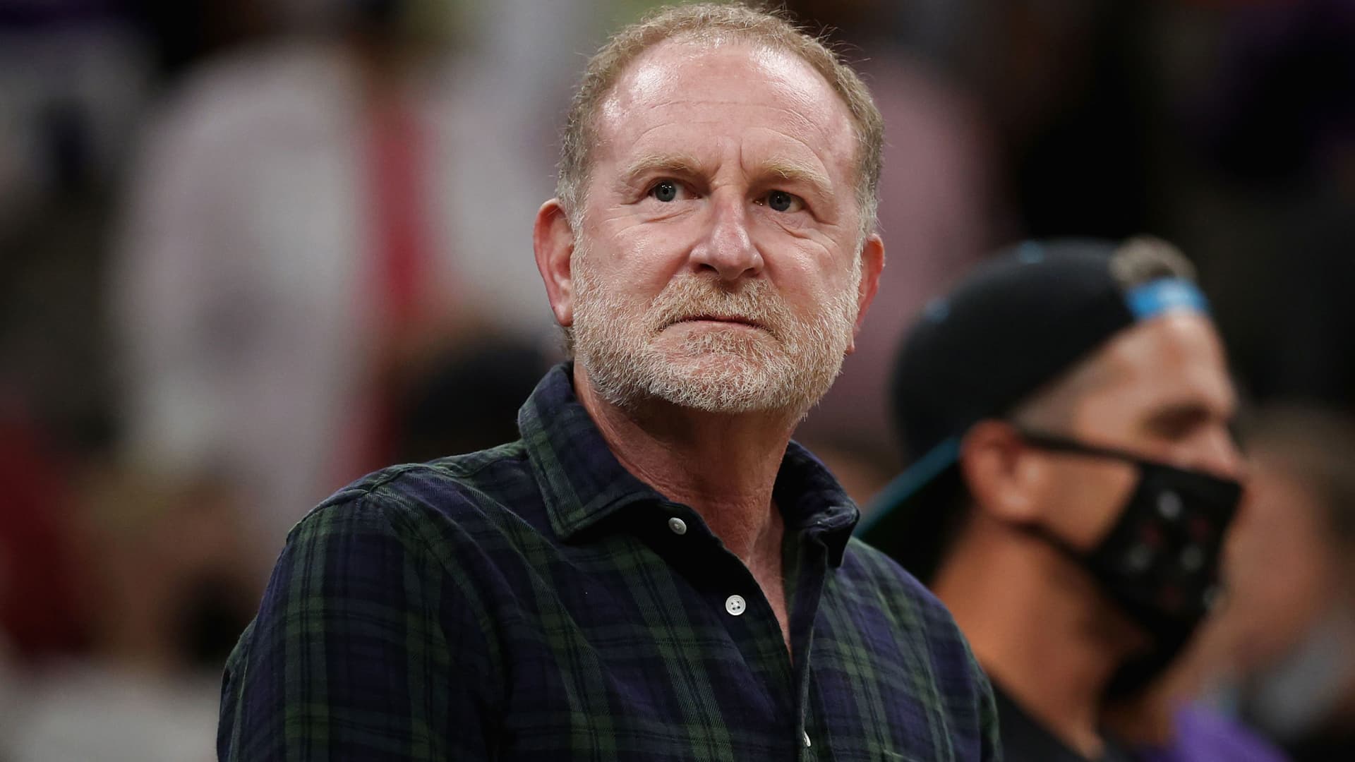 Robert Sarver to sell Phoenix Suns, Mercury after harassment report