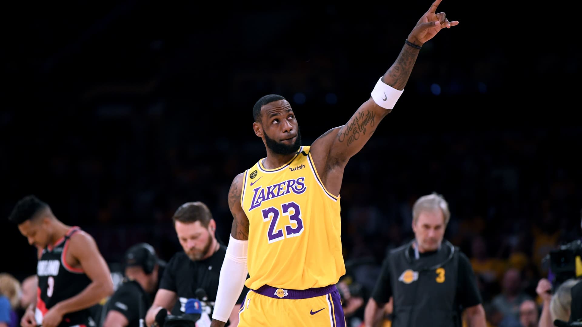 LeBron James is a pickleball fan and player. Now he’s buying a team.