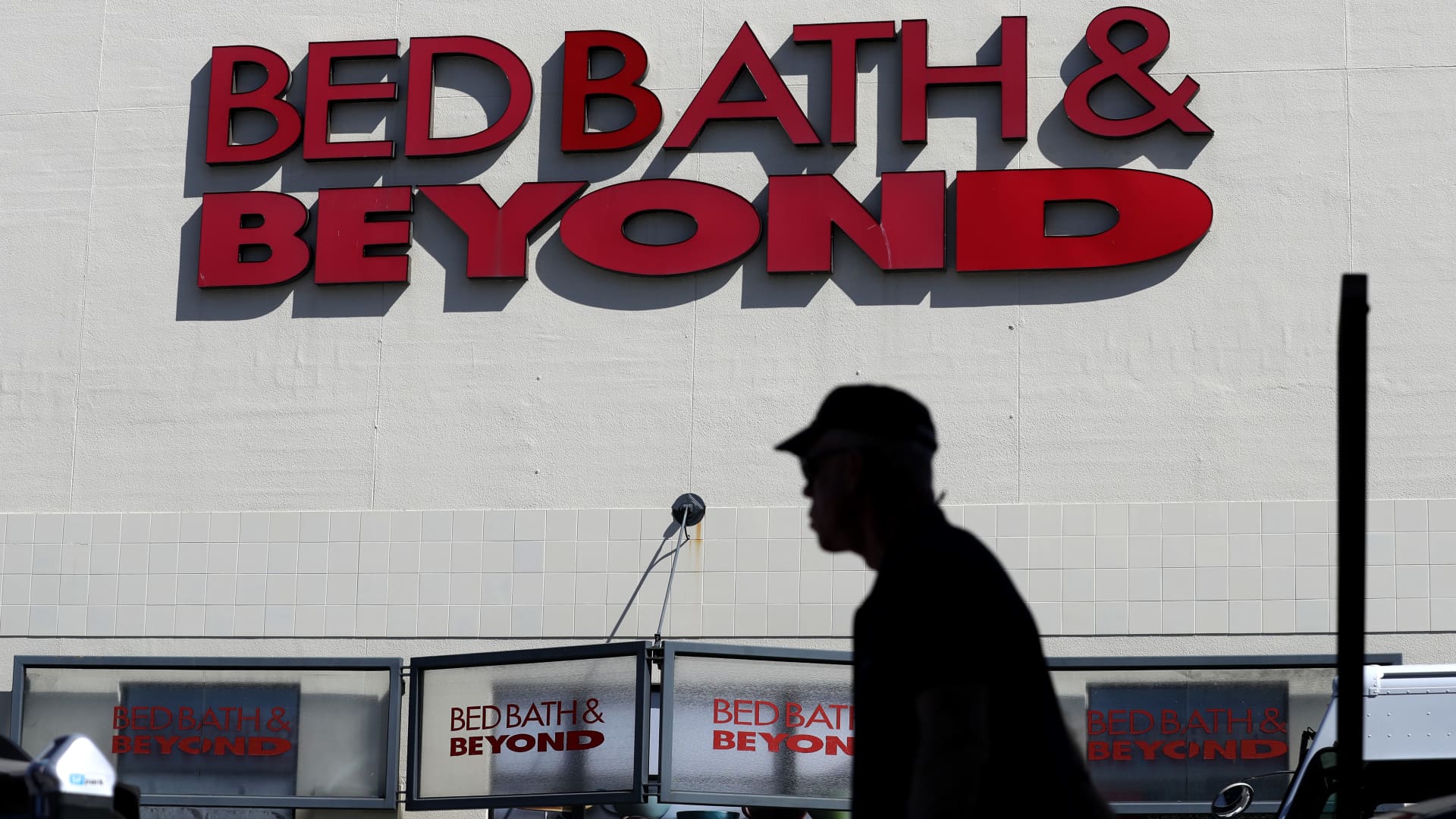 Bed Bath & Beyond shares decline after CFO’s suicide